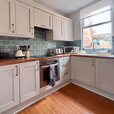 Charming Victorian Cottage Steps From Historic Chester - Free Parking ภายนอก รูปภาพ
